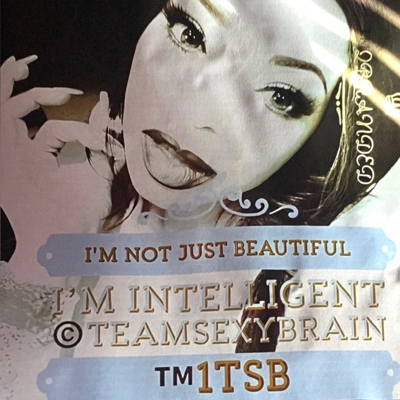 🆕 Customized SEXYBRAINBOUTIQUE Tee Motif: Im Not Just Beautiful; I’m Intelligent - Picture 2 of 14